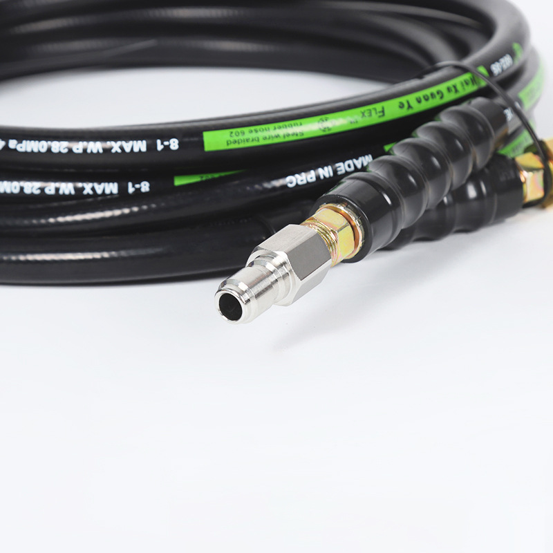 Desbloqueando tuberías de agua de alta presión en alcantarillas domésticas